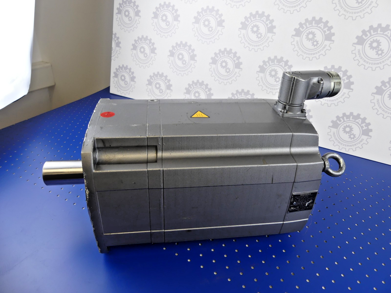 SIEMENS 1FT7105-5AF71-1CH1  VORNE BISSCHEN BESCHADIGT