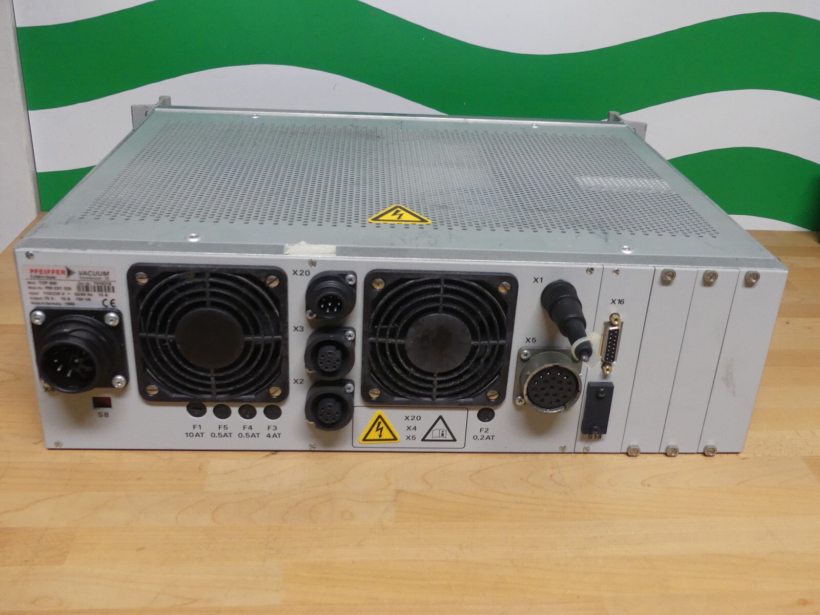 Pfeiffer Vacuum TCP 600 TCP600 Turbo Vakuumpumpe Controller
