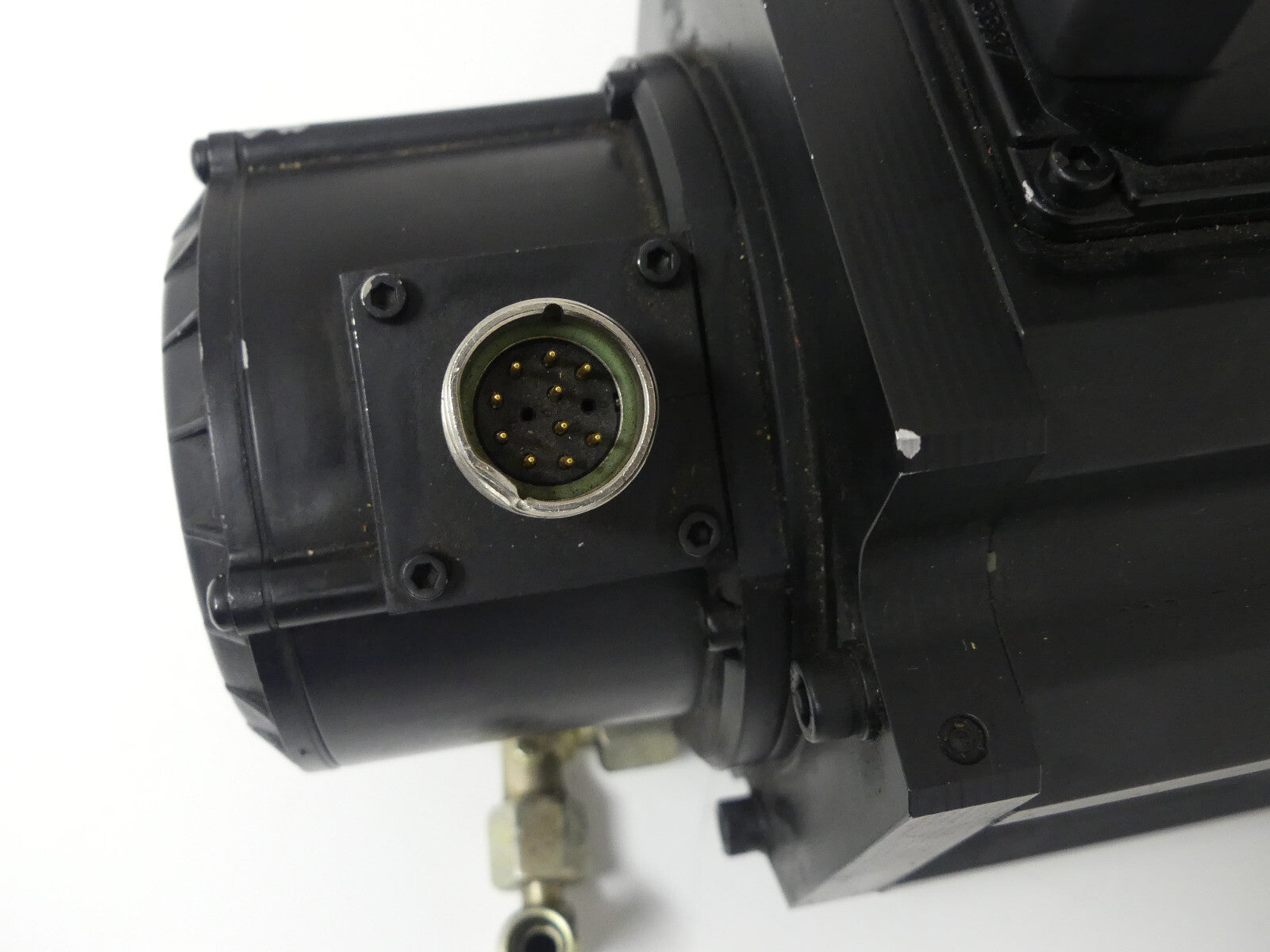  Indramat MDD093B-F-020-N2L-110GA1 Permanent Magnet Motor  used