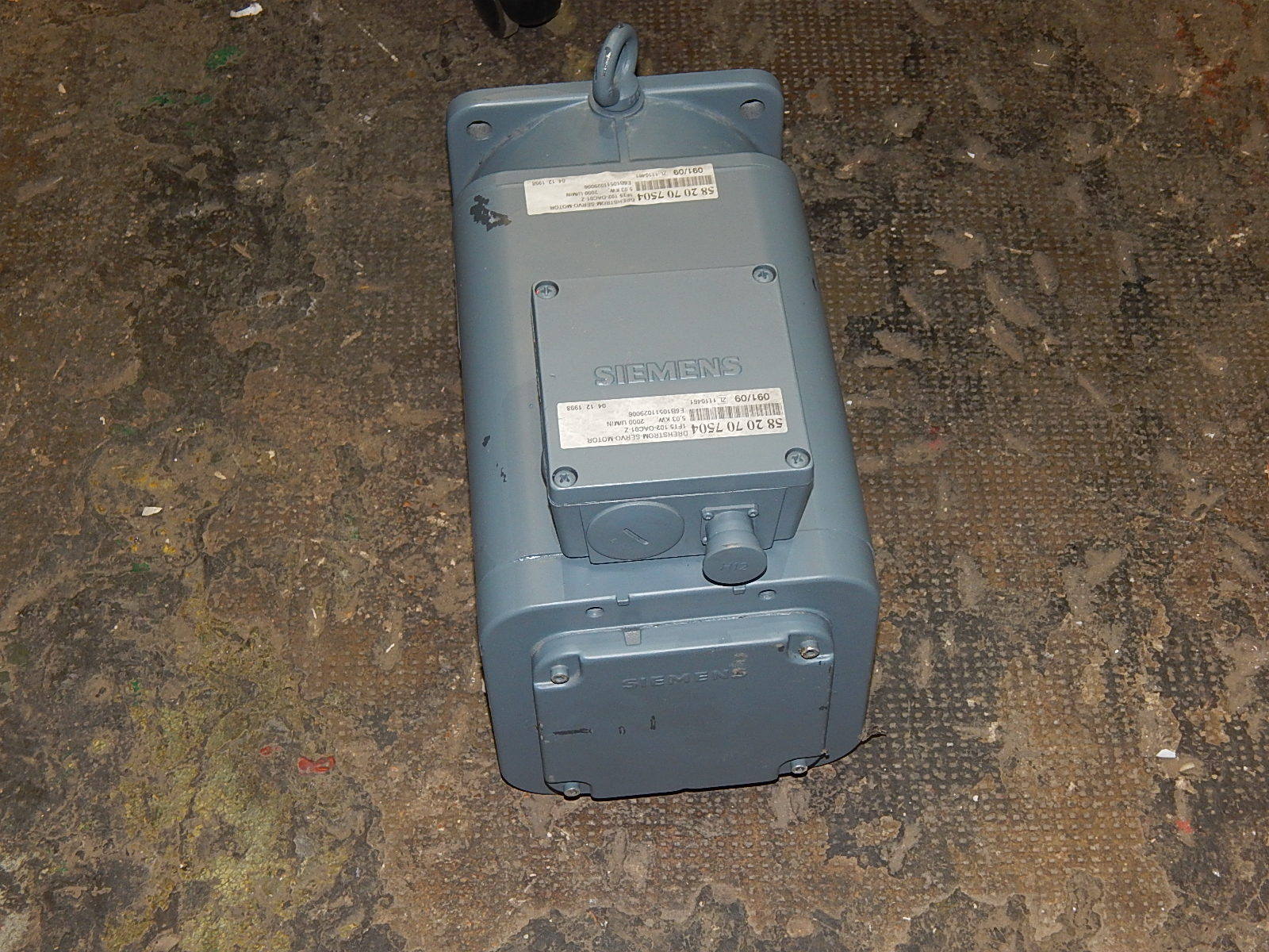 Siemens 3~ Permanent-Magnet-Motor 1FT5102-0AC01-2-Z Used