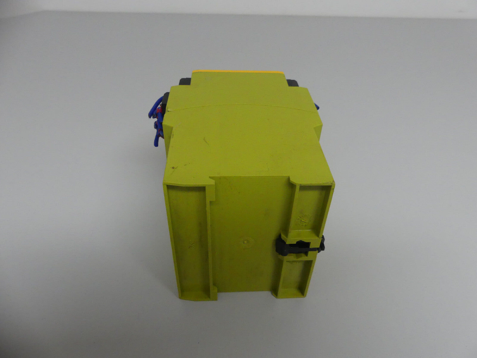 Pilz PNOZ X11P 230-240VAC 24VDC 7n/o 1n/c 2so 777086