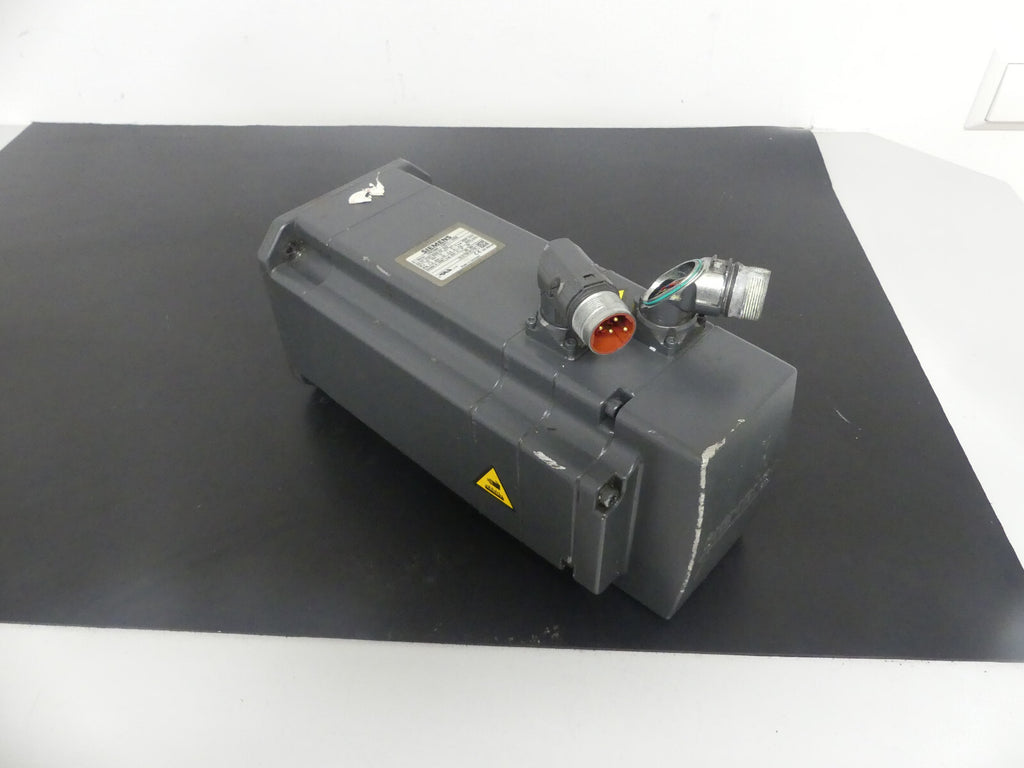 SIEMENS  S SYNCHRONSERVOMOTOR  1FK7064-7AF71-1EG3 leicht Beschadgit s.Bilder