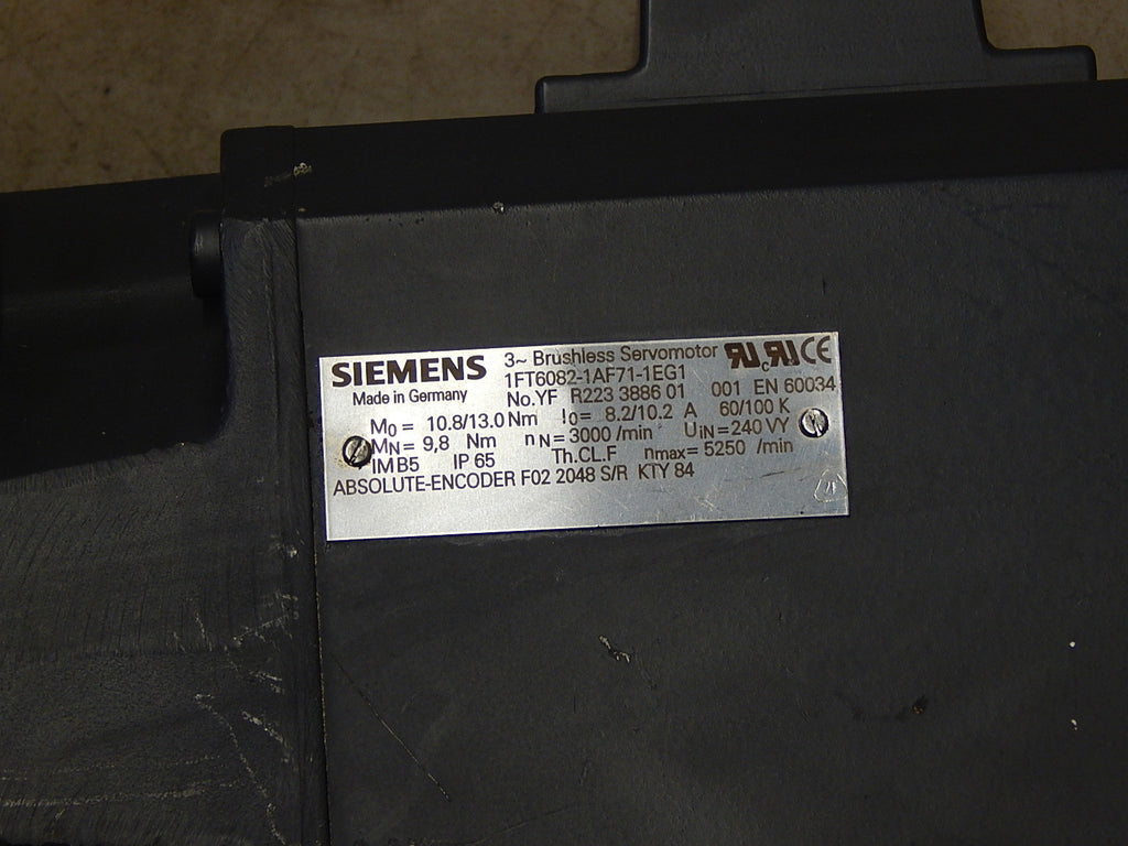 SIEMENS 3~Servomotor  1FT6082-1AF71-1EG1 Used