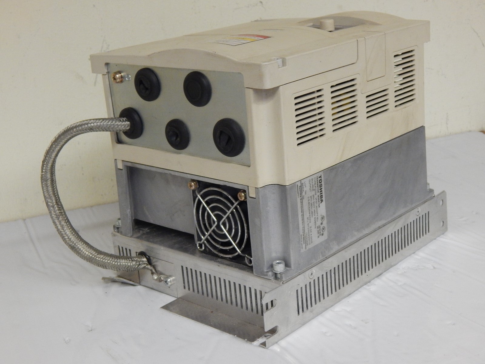 Toshiba FORM VFS7-4022PY-EU Frequenzumrichter Inverter 4,kVA  Used