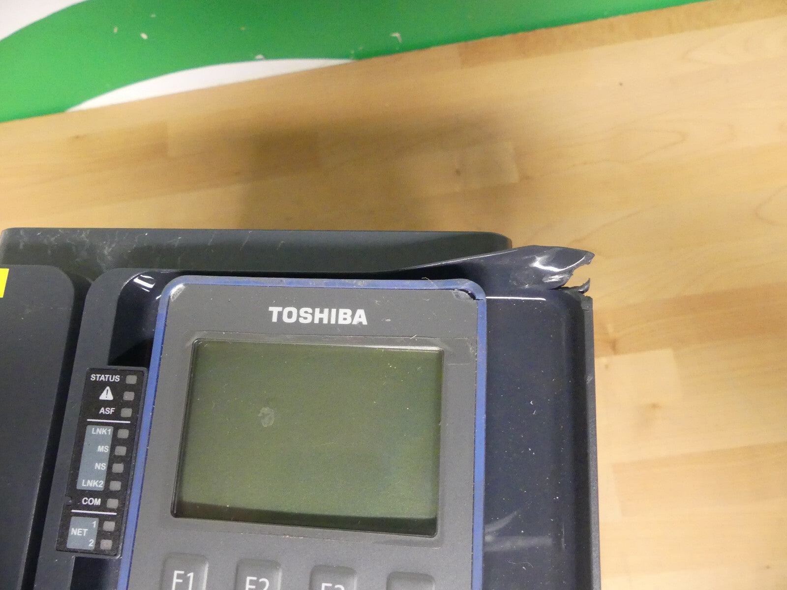 TOSHIBA INVERTER VFAS3-4150PC 15KW-24KVA leicht beschädigt s..Bilder