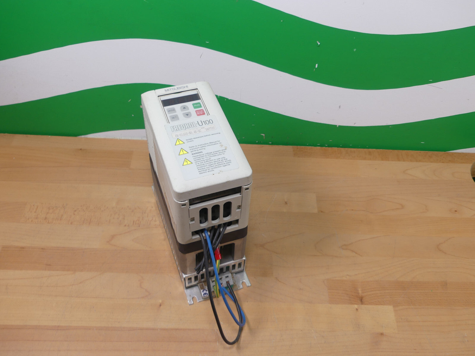 Mitsubishi U100 FR-U120S-N0.4K-EC Frequenzumrichter 0,4kW 220-240V 2,4A Inverter