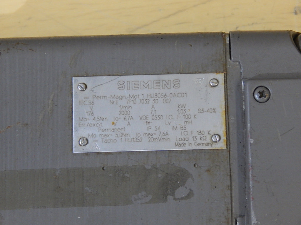SIEMENS Permanent-Magnet-Motor  1HU3056-0AC01 Used