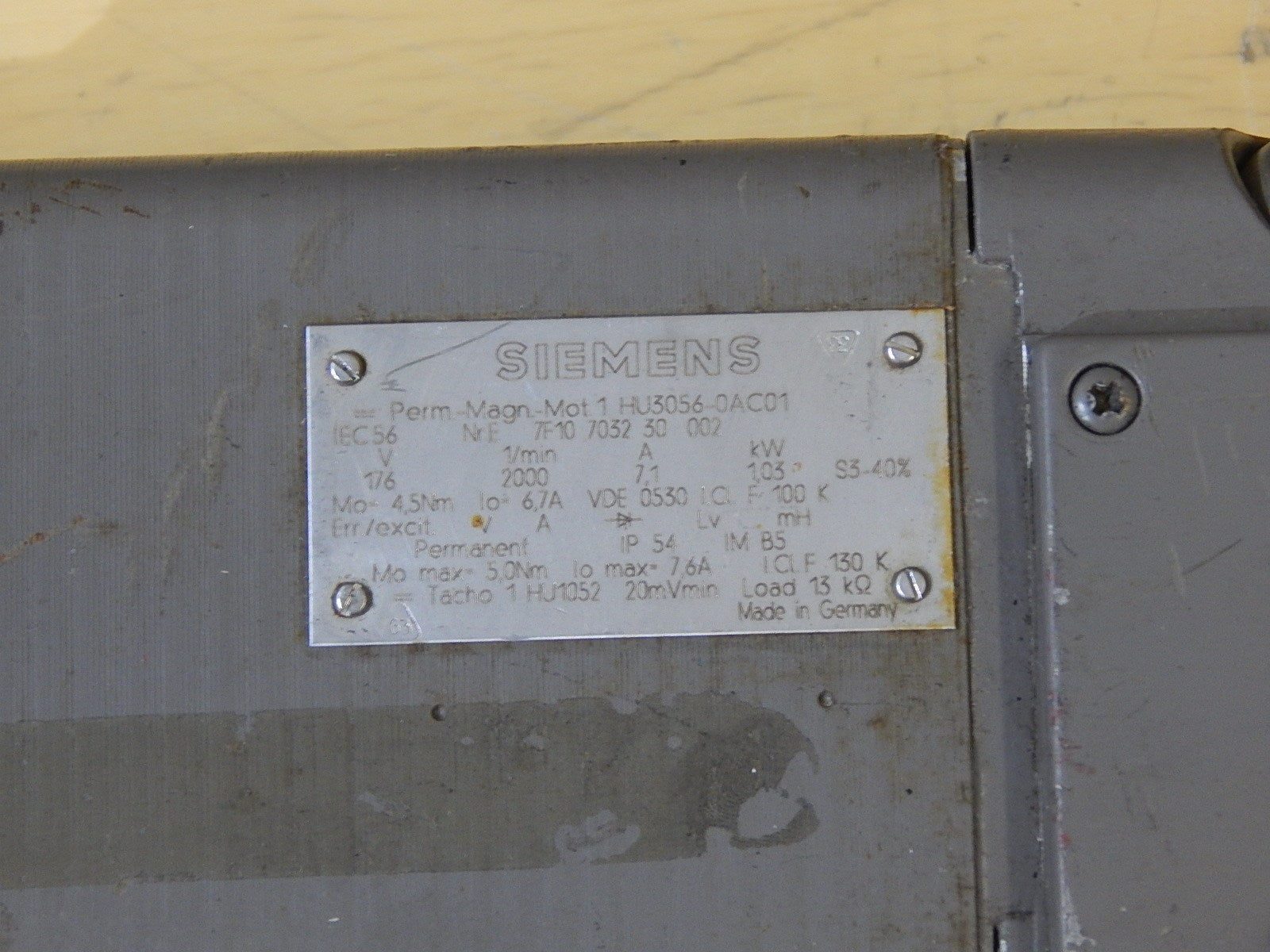 SIEMENS Permanent-Magnet-Motor  1HU3056-0AC01 Used