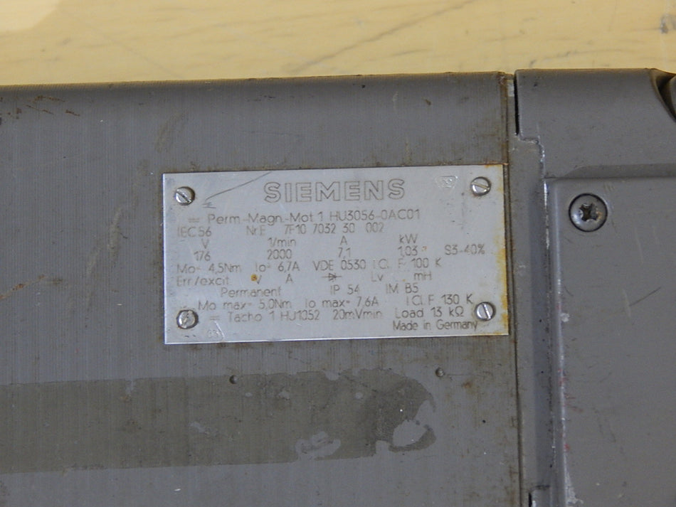 SIEMENS Permanent-Magnet-Motor  1HU3056-0AC01 Used