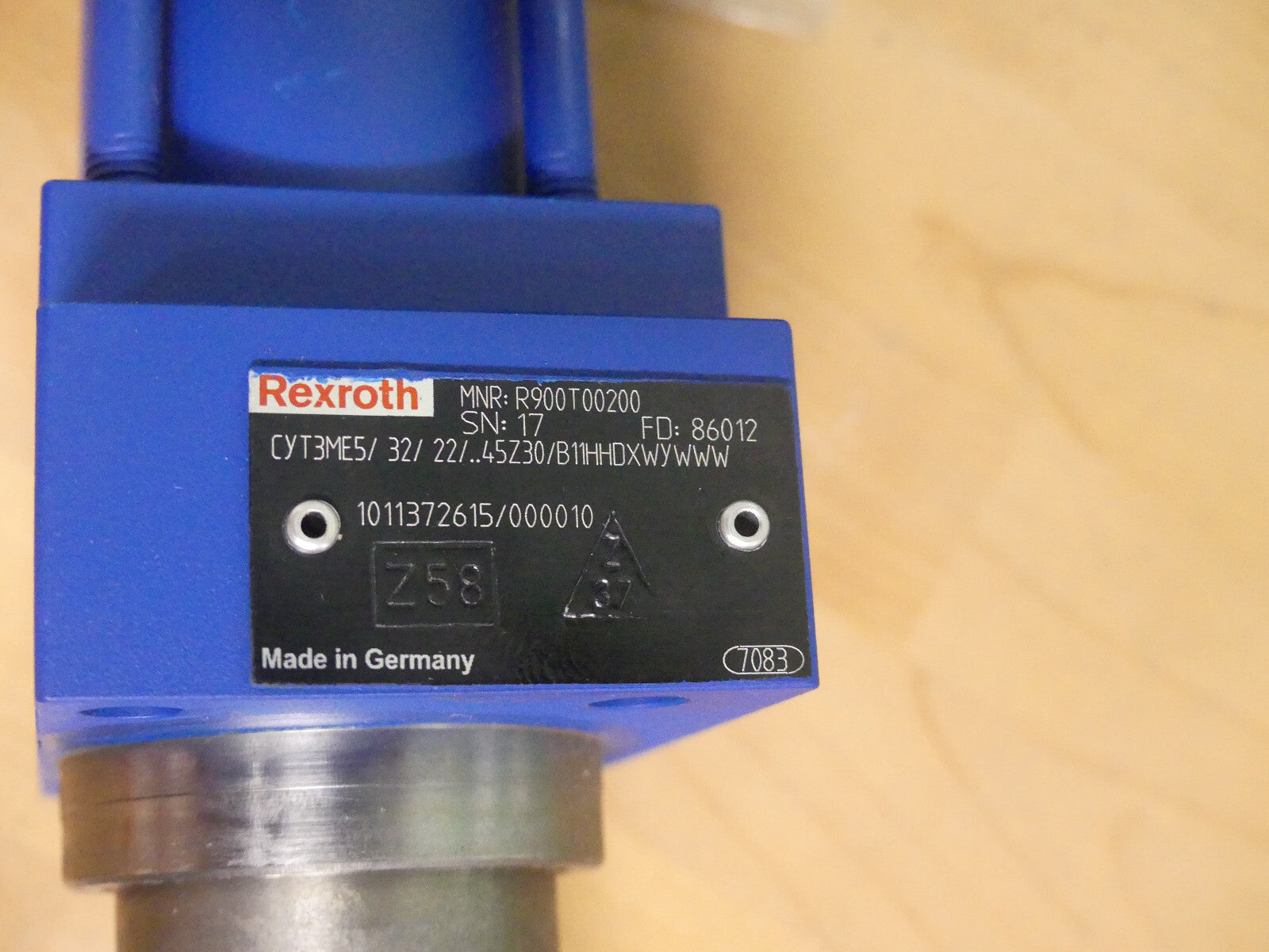 rexroth mnr:r900t00200  cy3mes/32/22/..45z30/b1hh0xwywww