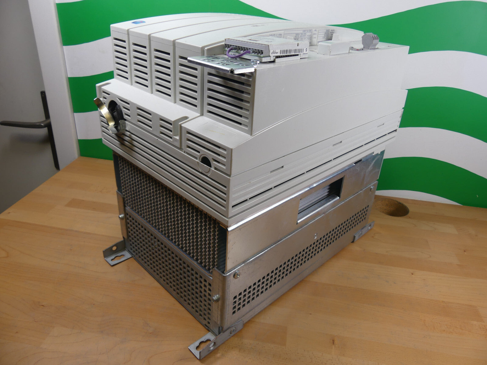 Lenze Frequenzumrichter E82EV153_4B201 + Netzfilter s.Bilder