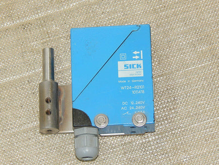 Sick WT24-R2101 Fotoelektrischer Sensor 24-240v  gebraucht