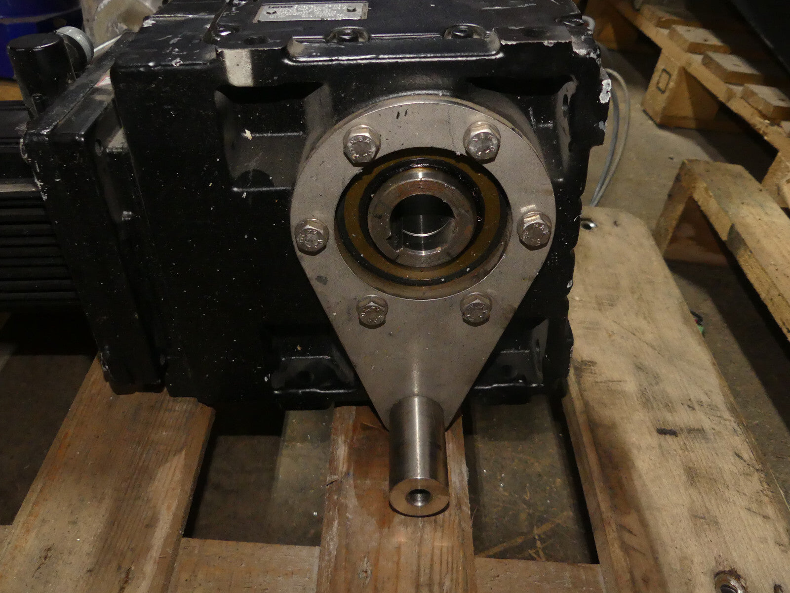 Lenze 3~Servomotor MDSKSRS056-33  inkl. Getriebe GKS05-3S HAR 056C33  002 A