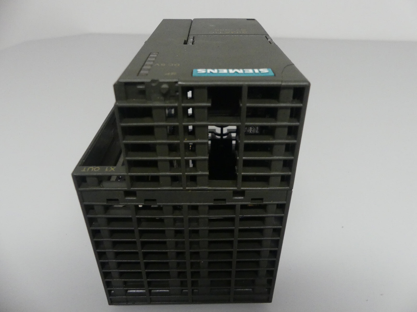 SIEMENS 6ES7 361-3CA01-0AA0 LEICHT BESCHÄDIGT, S.BILDER