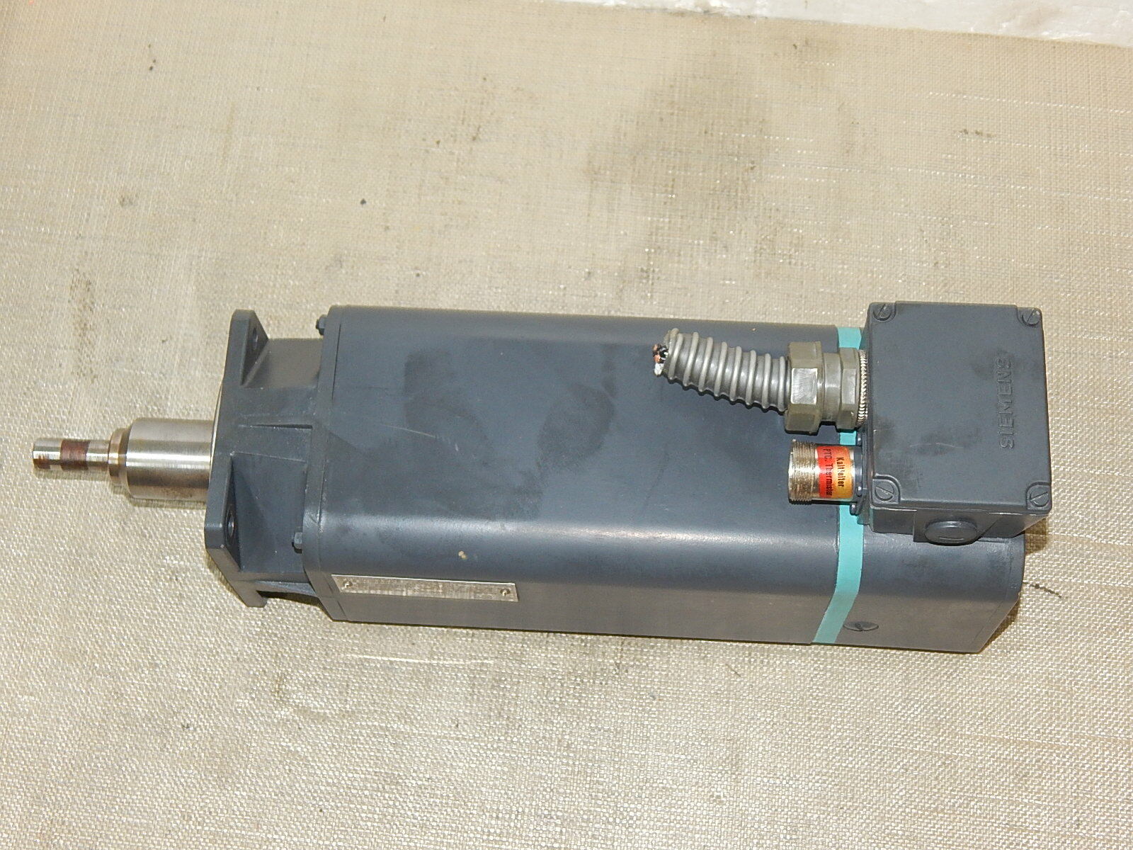 SIEMENS  3~PERMANENT MAGNET MOTOR  1FT5066 -0AF01 -2  Used