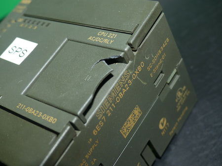 Siemens 6ES7 211-0BA23-0XB0 (Deckel beschädigt) S. Bilder