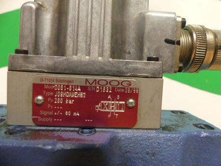 Netstal Moog Servo Ventil D061-814A J09HOAMEHB2  Mod. D662Z2705F / D02HXAMFNEA2