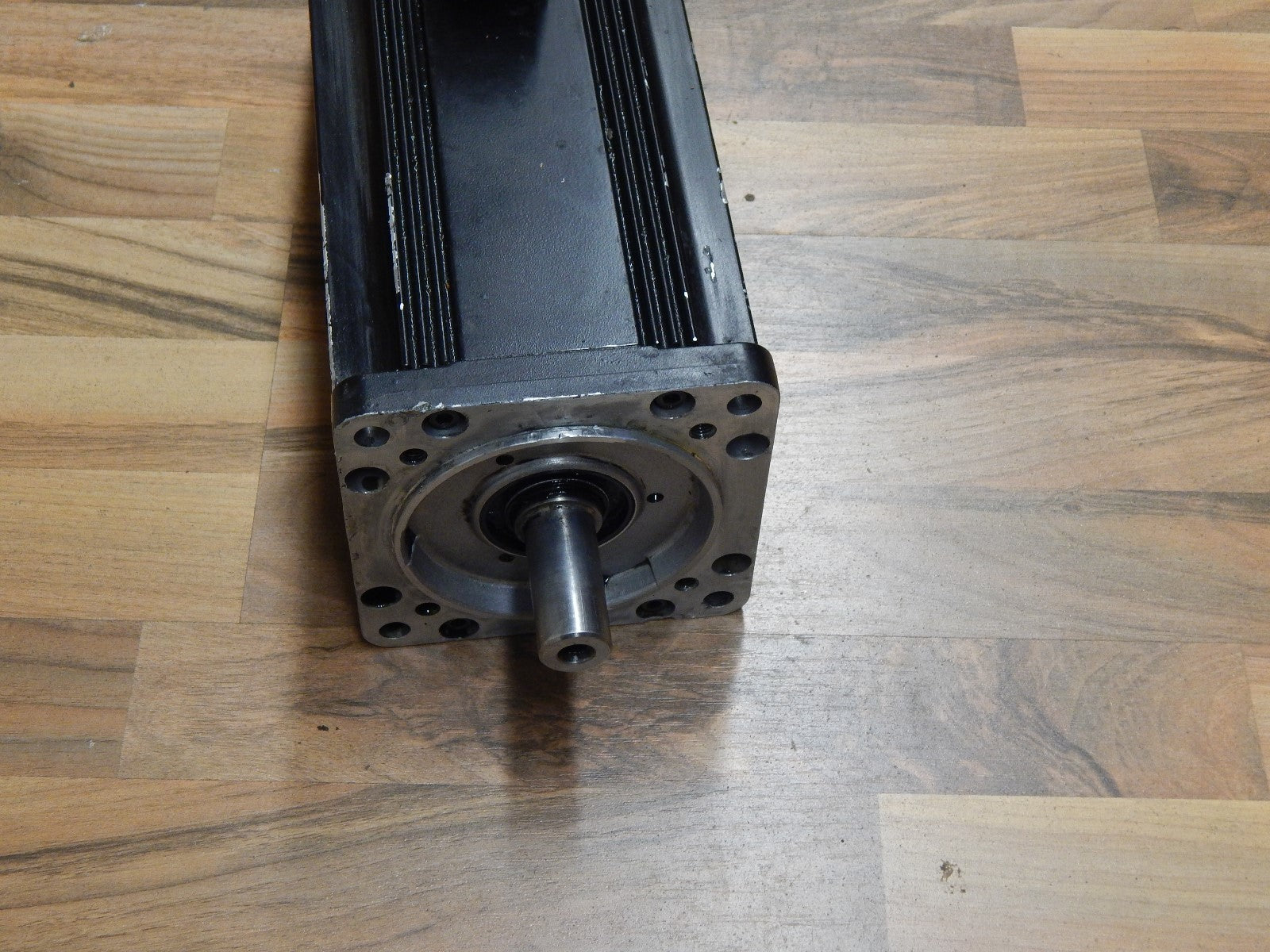 INDRAMAT MAC090B-0-ND-4-C/110-A-0/WI516LV  Perm.-Magnet-Motor  Used