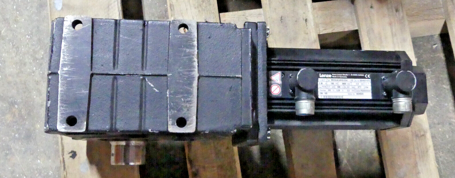 Lenze 3~Servomotor MDSKSBS056-23 inkl. Getriebe GKS05-3Y SAR 056 303 A