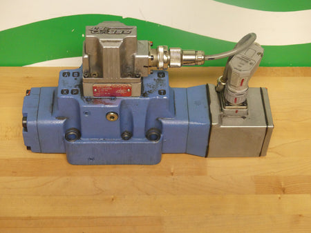 Netstal Moog Servo Ventil D061-814A J09HOAMEHB2  Mod. D662Z2705F / D02HXAMFNEA2