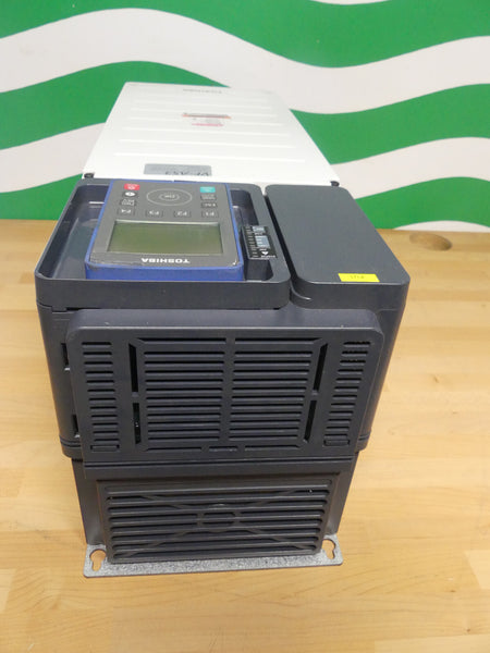 TOSHIBA INVERTER VFAS3-4150PC 15KW-24KVA leicht beschädigt s..Bilder