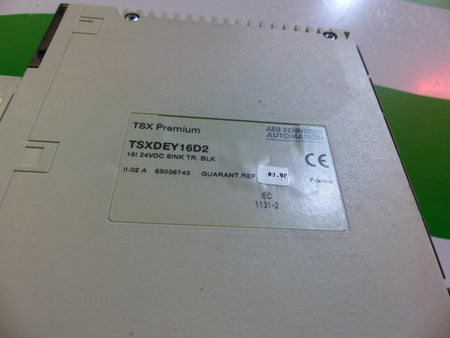SCHNEIDER Electric TSXDEY16D2 + TSXBLY01(Die Ecke ist beschädigt) s.Bilder