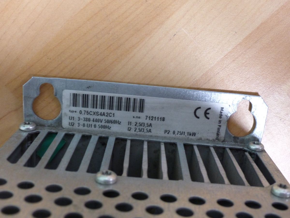 Vaasa Control OY Frequenzumrichter 0.75CXS4A2C1  0,75/1,1kW s.Bilder