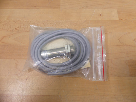 Baumer Reflexions-Lichttaster FZAM 18P1010 standard diffuse sensor