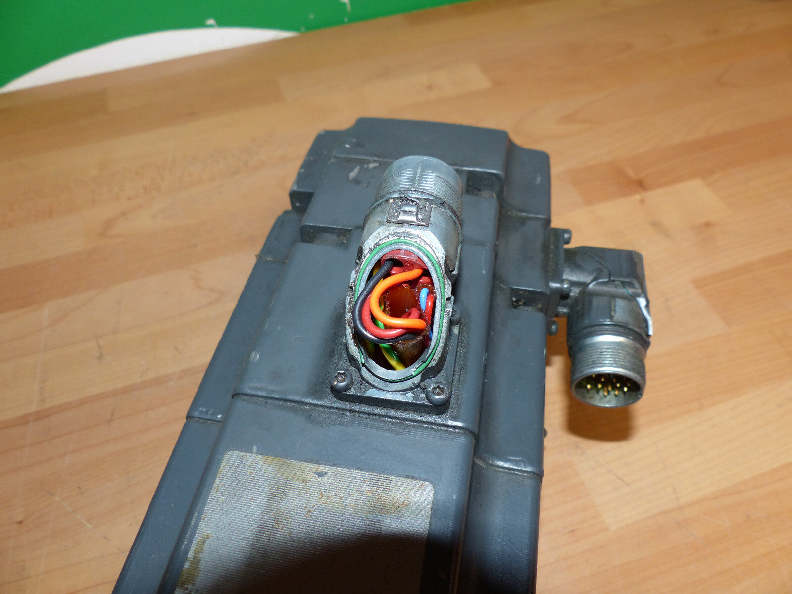 Siemens 1FK7042-5AK71-3EH5-Z  stecker leicht beschädigt  s.Bilder