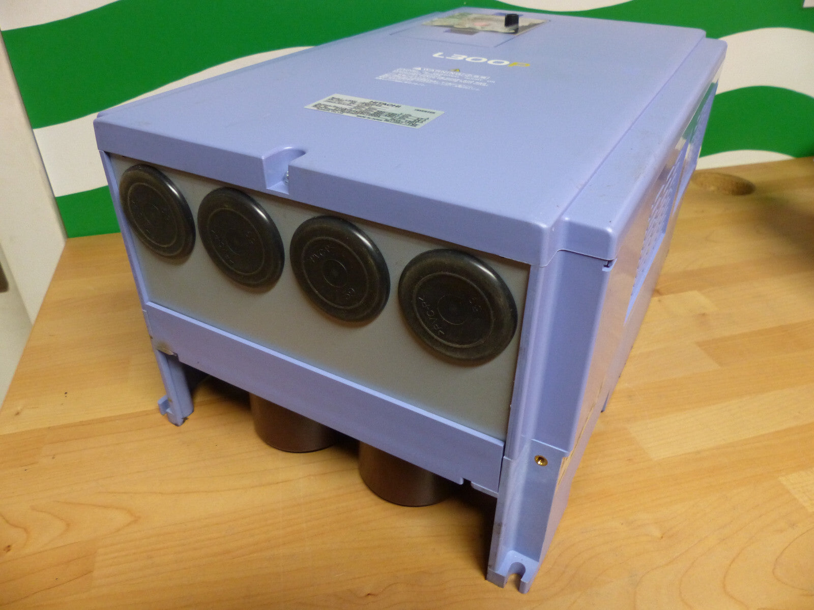 HITACHI  L300P-220HFE2  22KW DEFEKT !