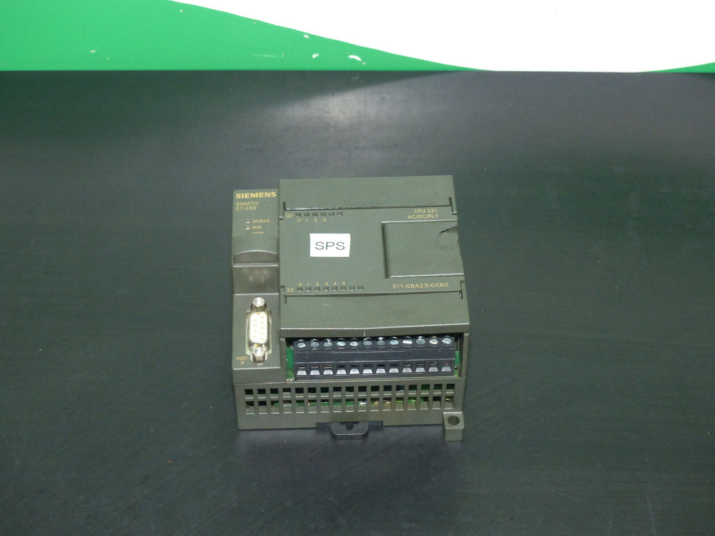 Siemens 6ES7 211-0BA23-0XB0 (Deckel beschädigt) S. Bilder