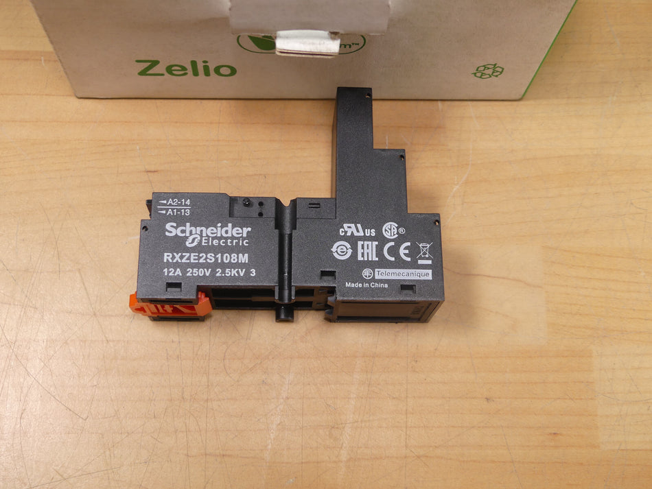 Schneider Relaisockel RXZE2S108M