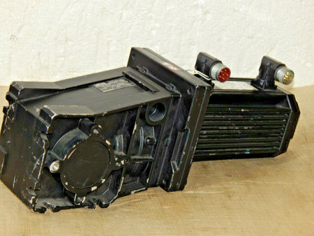  Lenze MDSKSBS056-23 Servomotor + Getriebe GKR04-2S VBR 056C23