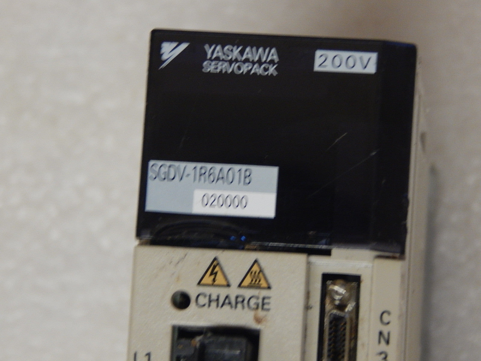 YASKAWA SERVOPACK SGDV-1R6A01B020000  Servo Drive  Used