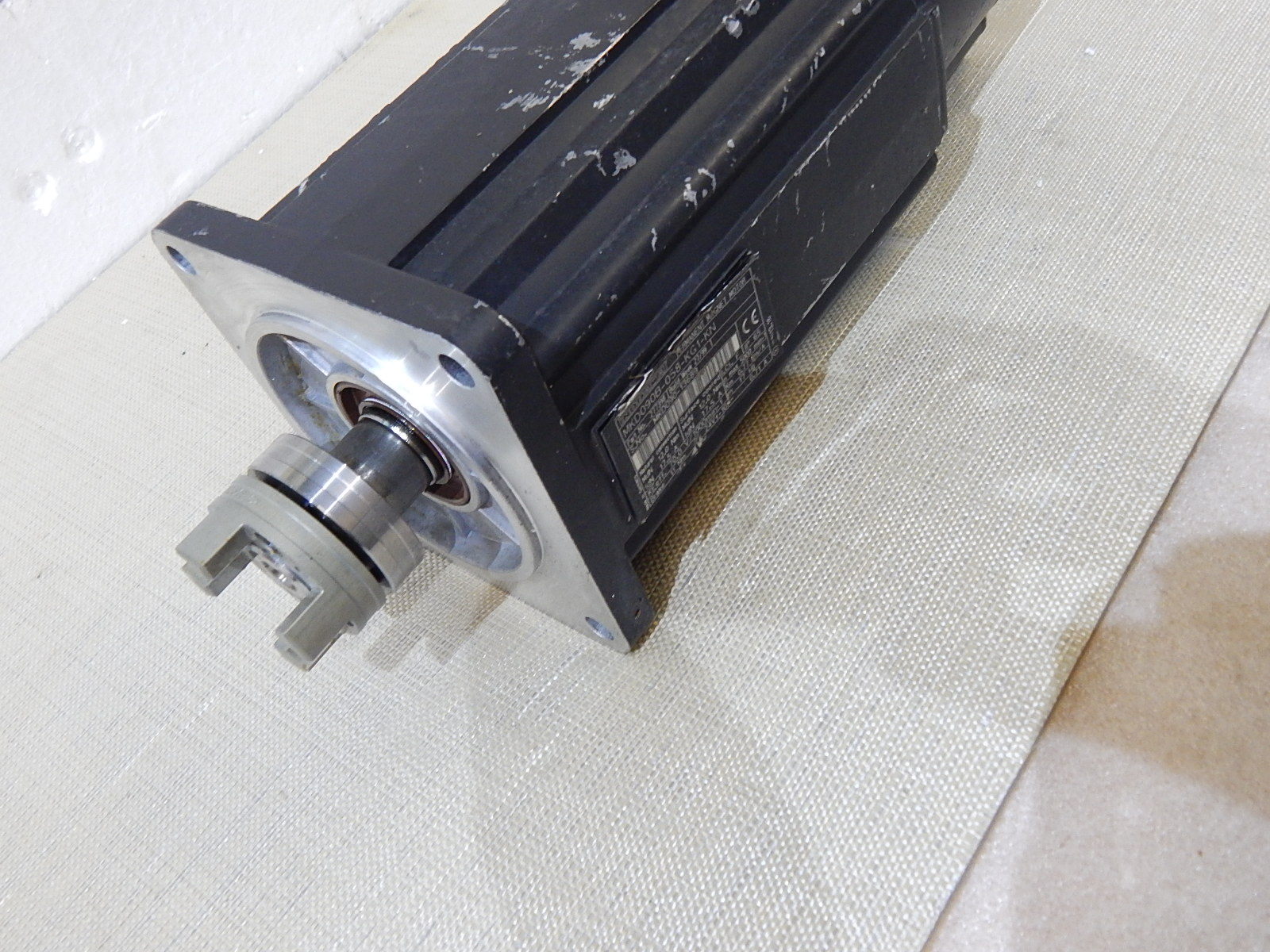 Indramat Rexroth Servomotor MKD090B-058-KG1-KN Used