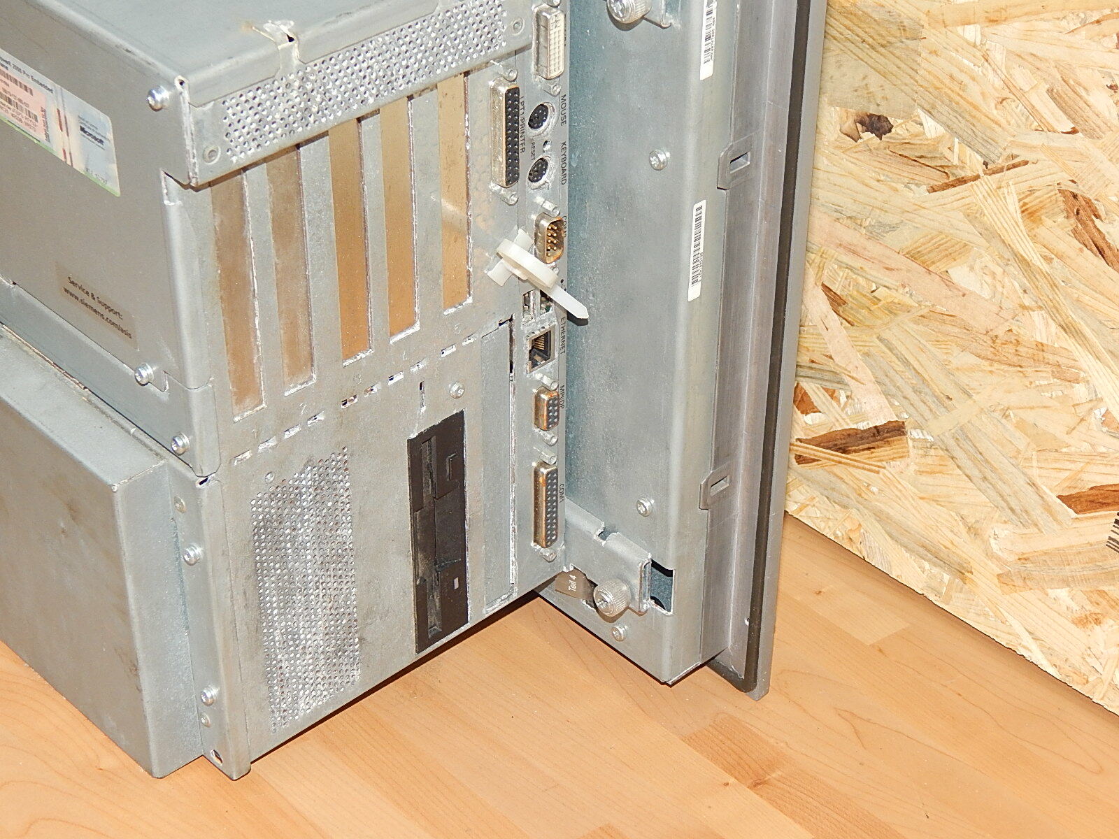  Siemens 6AV7813-0BB30-1AB0 SIMATIC PANEL PC 877 15" Key Als Erstzteil