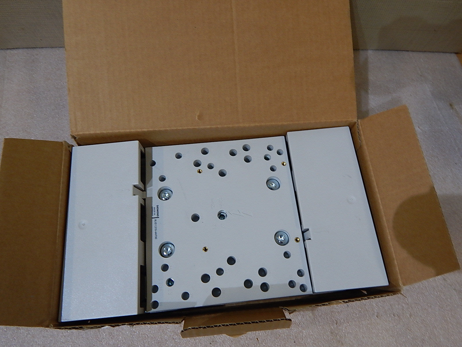 SIEMENS 8US1210-4AF00 184mm Sammelschienenadapter Unbenutzt