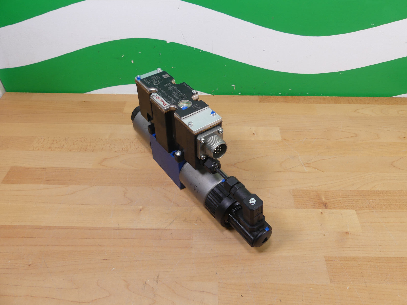 Rexroth 4WREE6V32-24/G24K31/A1V  R900911681 Wegeventil Ventil