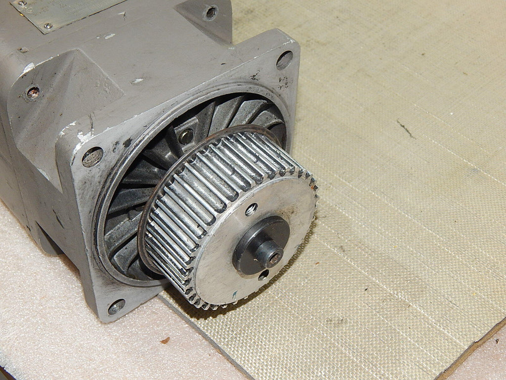 Siemens Permanent-Magnet-Servomotor  1HU3076-0AC01 Used