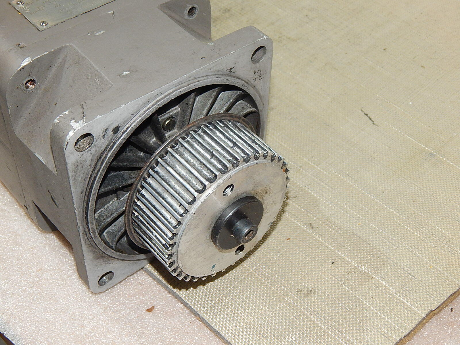 Siemens Permanent-Magnet-Servomotor  1HU3076-0AC01 Used