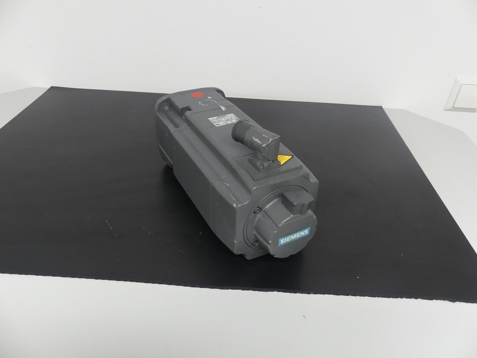 siemens 1fk7064-4ch71-1bh1 used