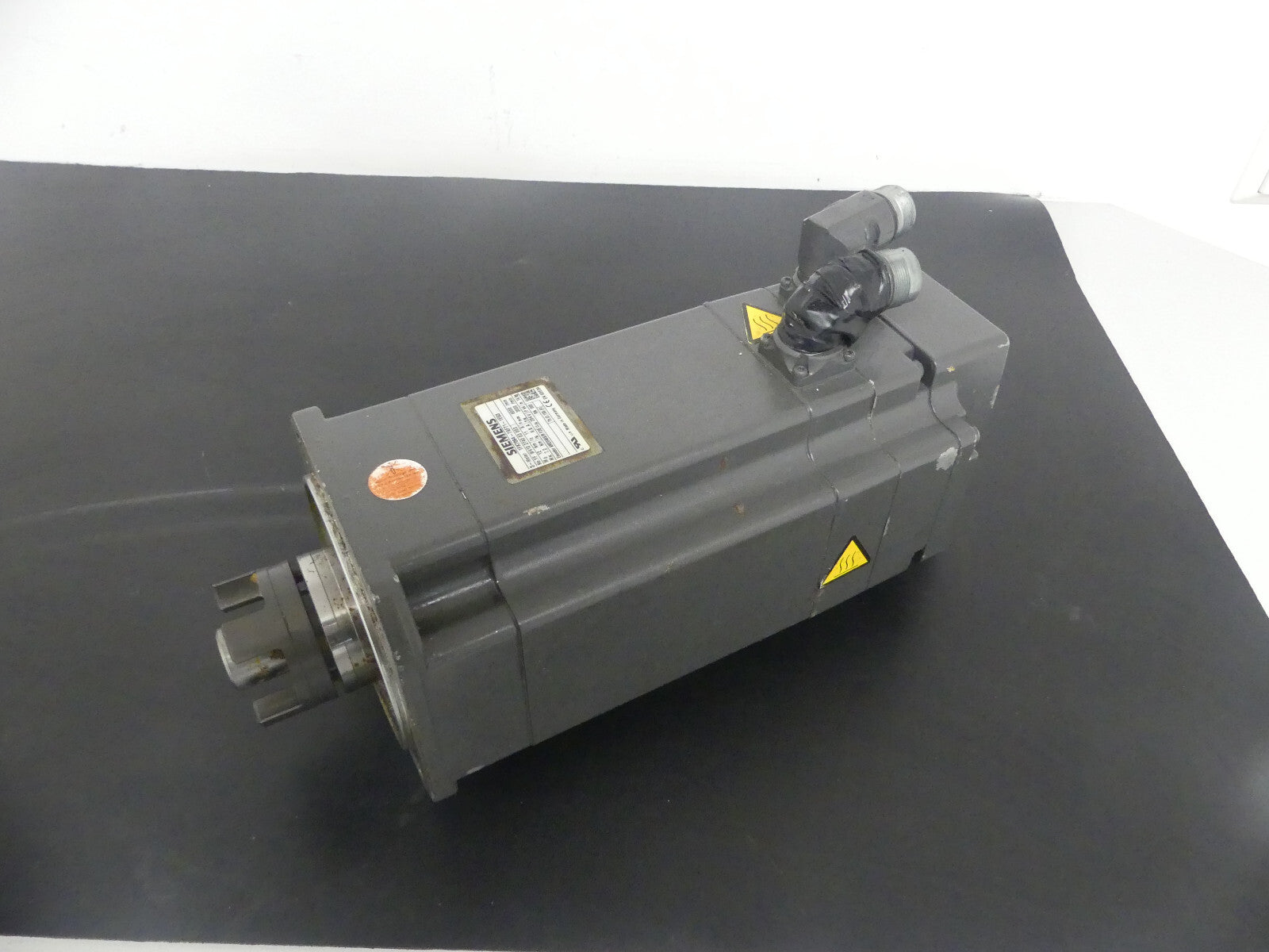 SIEMENS  S SYNCHRONSERVOMOTOR  1FK7064-7AF71-1EG3 leicht Beschadgit s.Bilder