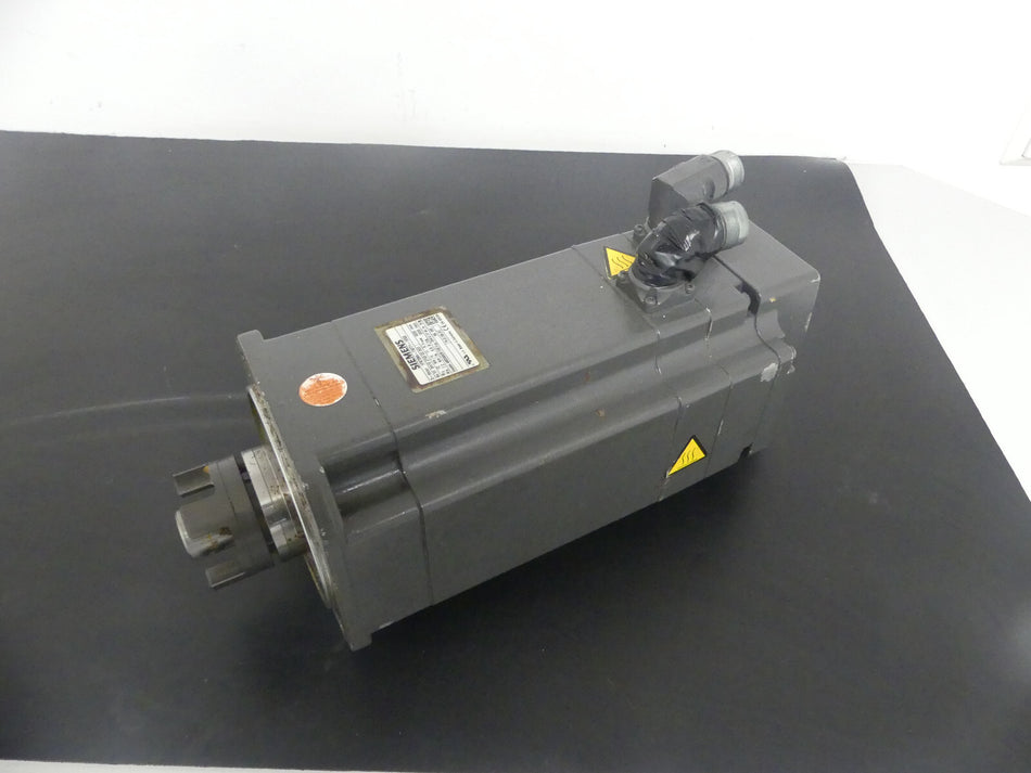 SIEMENS  S SYNCHRONSERVOMOTOR  1FK7064-7AF71-1EG3 leicht Beschadgit s.Bilder
