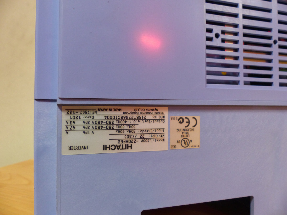 HITACHI  L300P-220HFE2  22KW DEFEKT !