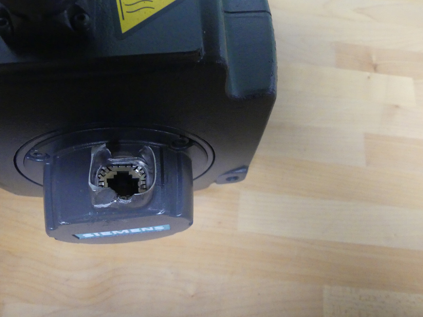 siemens 1fk7083-2af71-1cg  11fk70832af711cg1 leicht beschädigt s.Bilder