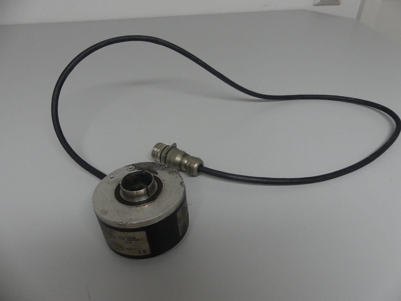 BAUMER THALHEIM SINUS DREHGEBER ITD 42 A 4 Y79 2048 NI H2SK12 S 27 IP65 53