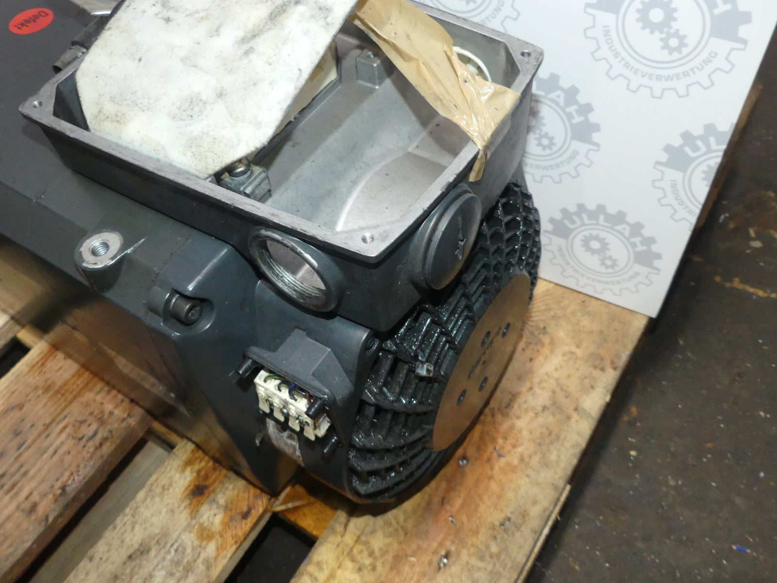 SIEMENS 1PH8137-1CG02-0LA2-Z
