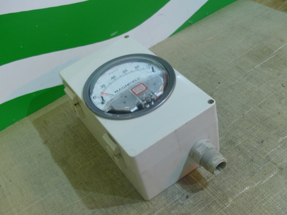Briem Differenzdruckmessgerät  MD 201 - 10 MB Schaltbereich 0,1 - 1,0 kPa