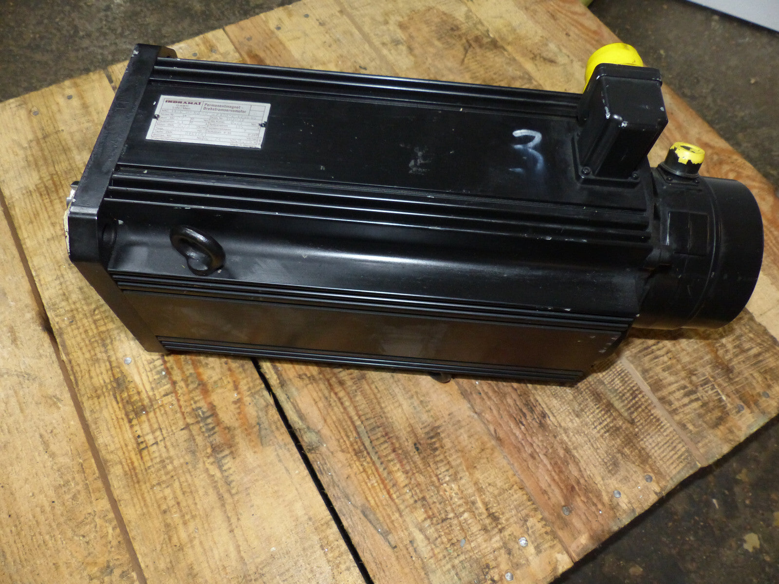 INDRAMAT  MAC112C-0-HD-2-G/130-L-1/S005 used