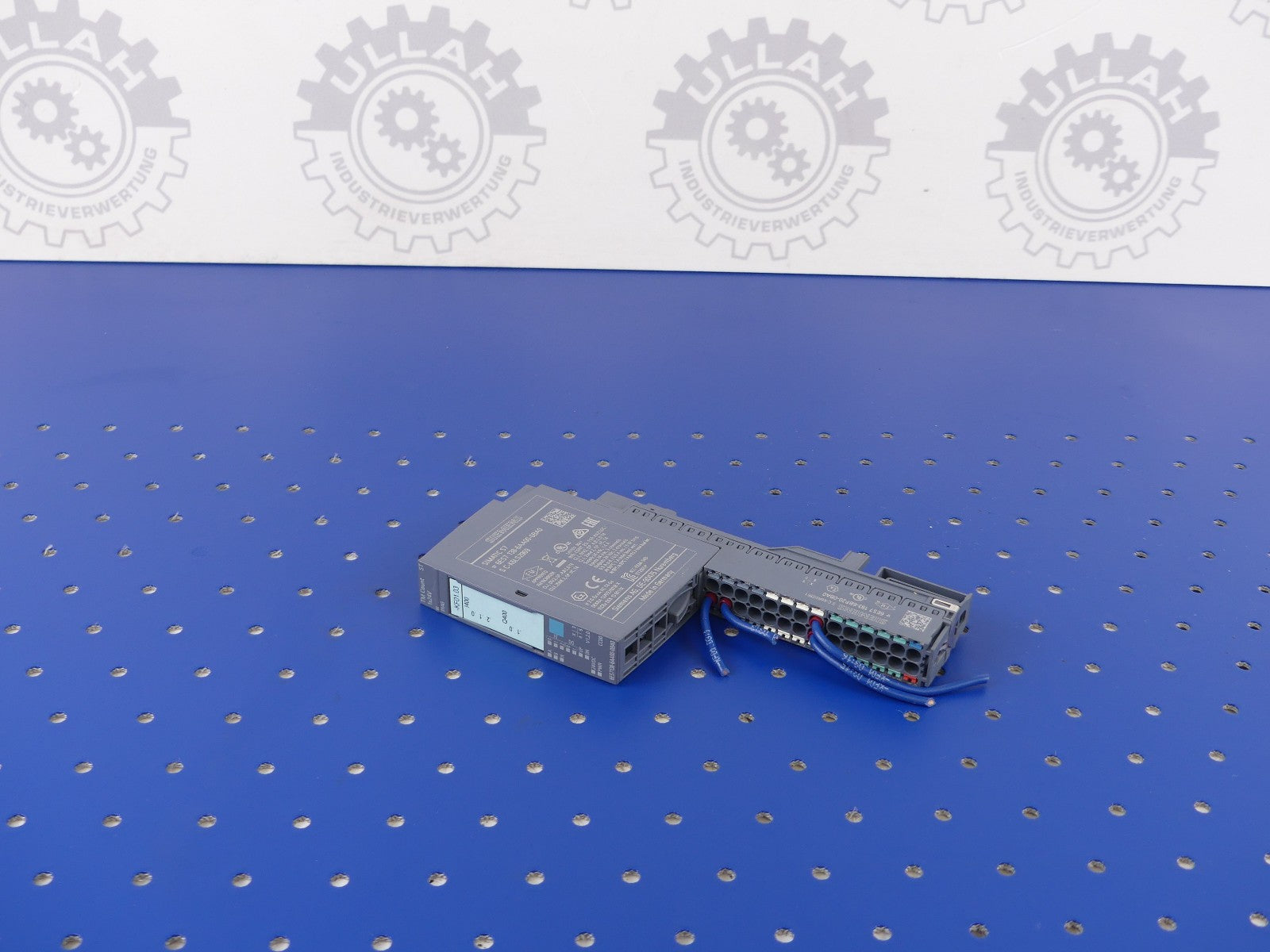 SIEMENS 6ES7 138-6AA00-0BA0 Aschluss beschädigt s.Bilder